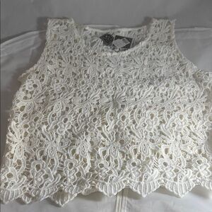Chic Lace Sleeveless Blouse - Cream